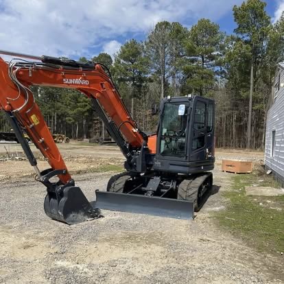 Sunward SWE90UF mini excavator with bucket attachment